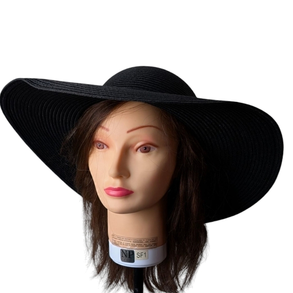 Old Navy Accessories - Old Navy • Black Wide-Brimmed Hat